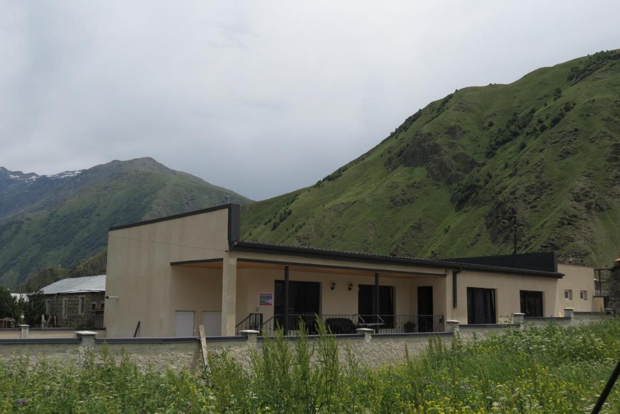 Bibo'S Kokhi Guesthouse Kazbegi Esterno foto