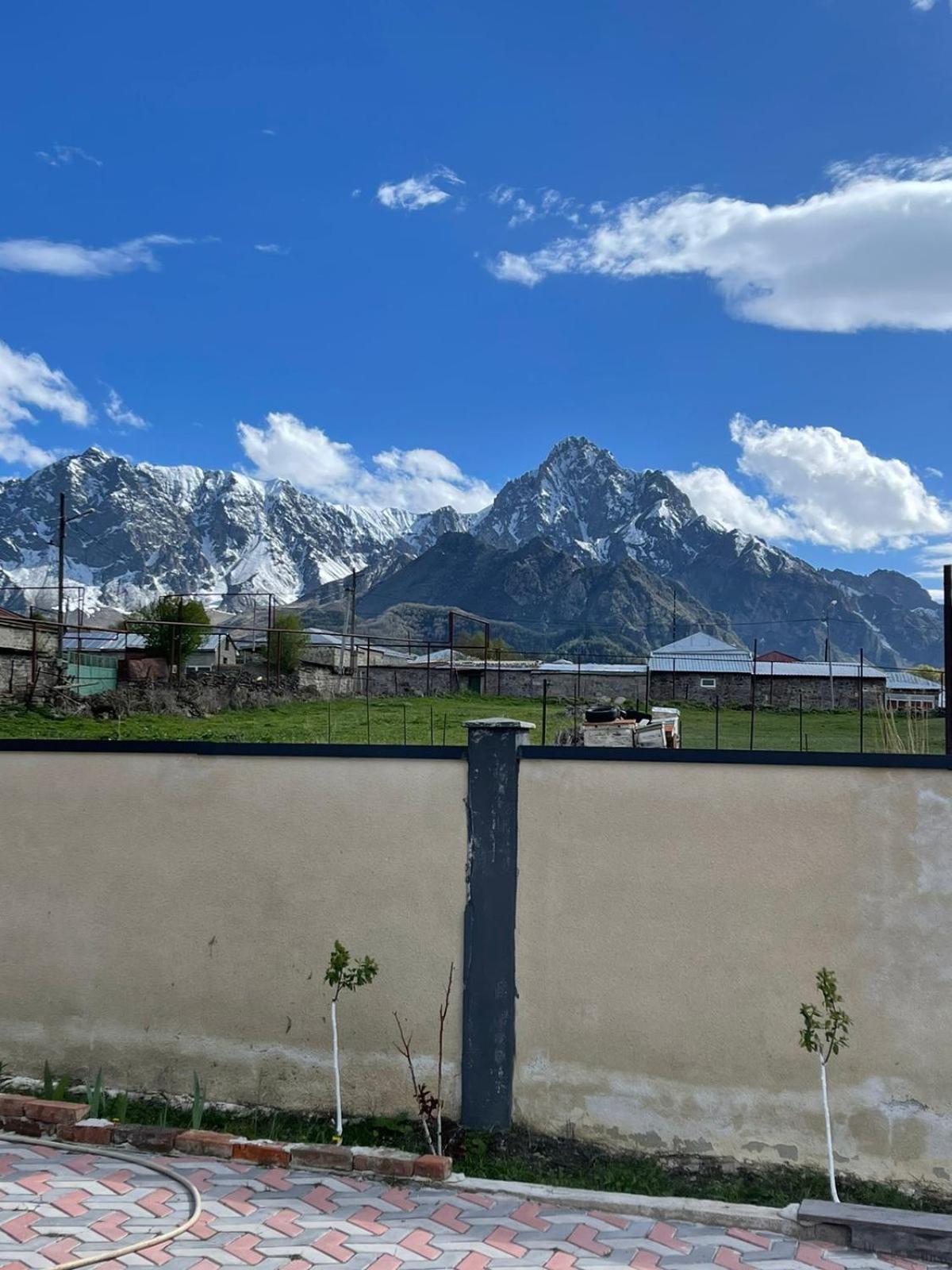 Bibo'S Kokhi Guesthouse Kazbegi Esterno foto